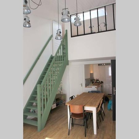 Superbe DUPLEX de 70m2 avec 2 CHAMBRES en HYPER CENTRE au CALME sur COUR classé 3 ETOILES avec PARKING en option La Rochelle  Esterno foto