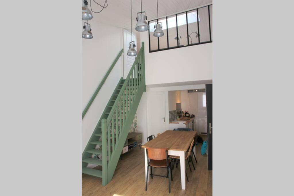 Superbe DUPLEX de 70m2 avec 2 CHAMBRES en HYPER CENTRE au CALME sur COUR classé 3 ETOILES avec PARKING en option La Rochelle  Esterno foto