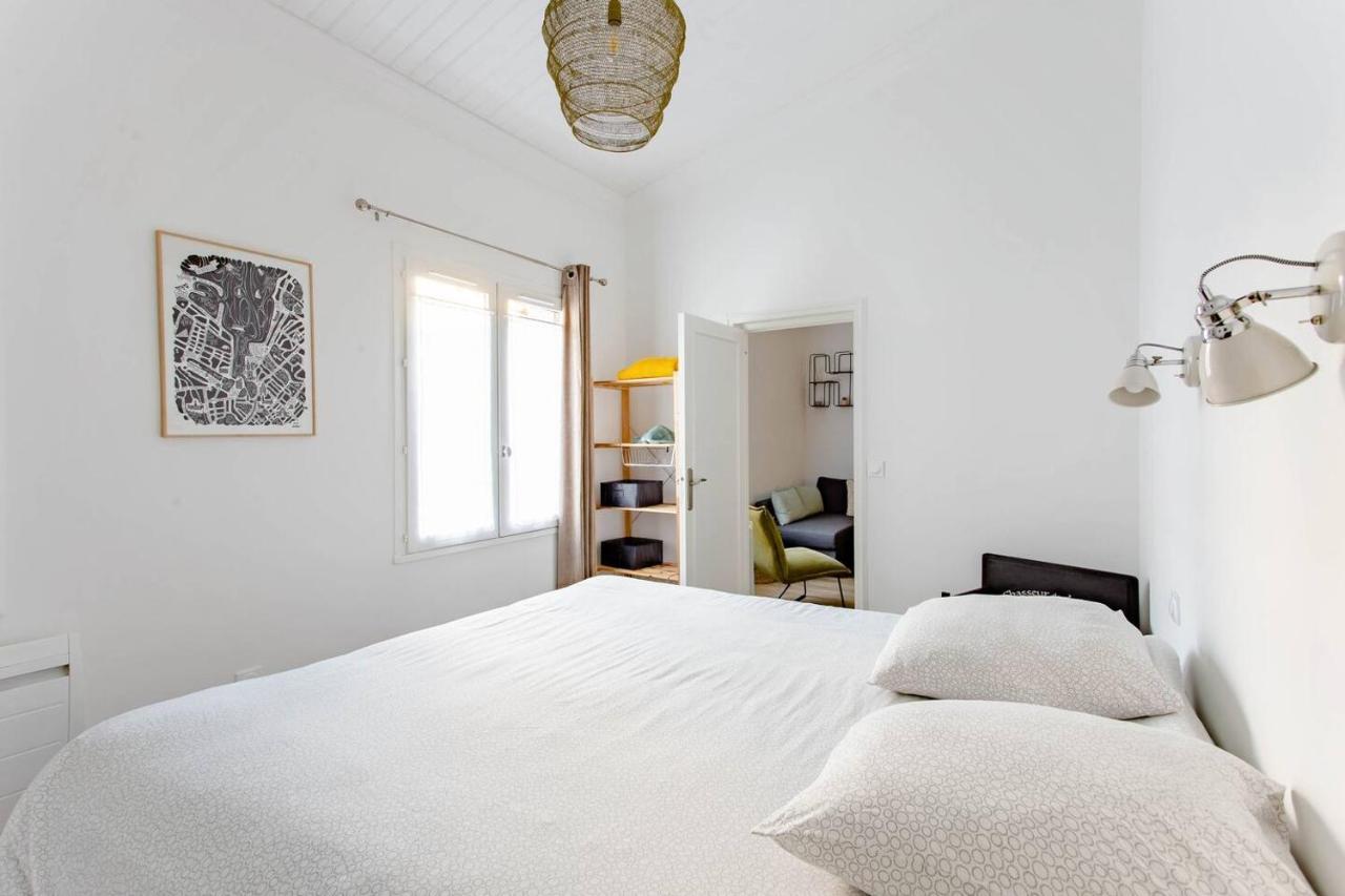 Superbe DUPLEX de 70m2 avec 2 CHAMBRES en HYPER CENTRE au CALME sur COUR classé 3 ETOILES avec PARKING en option La Rochelle  Esterno foto
