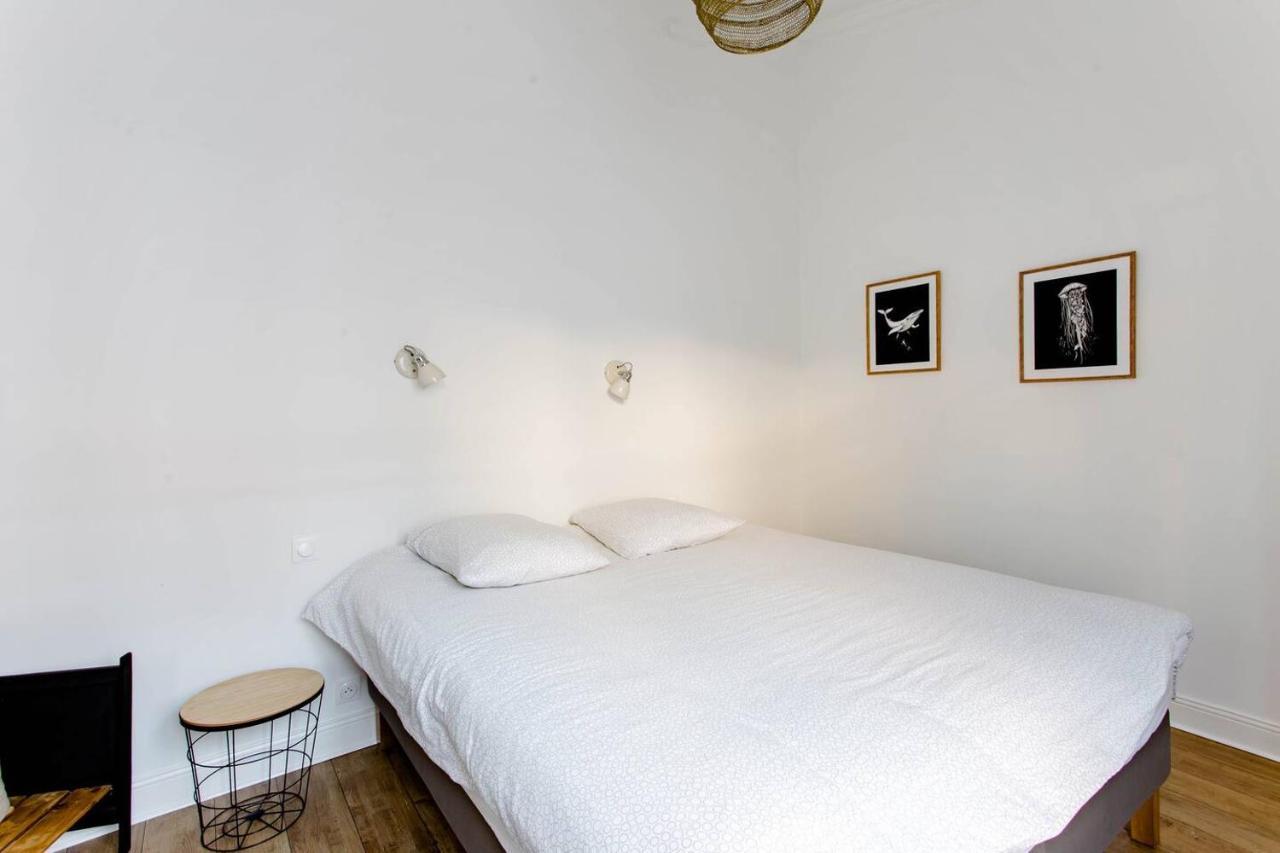 Superbe DUPLEX de 70m2 avec 2 CHAMBRES en HYPER CENTRE au CALME sur COUR classé 3 ETOILES avec PARKING en option La Rochelle  Esterno foto