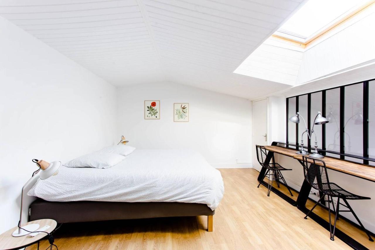 Superbe DUPLEX de 70m2 avec 2 CHAMBRES en HYPER CENTRE au CALME sur COUR classé 3 ETOILES avec PARKING en option La Rochelle  Esterno foto